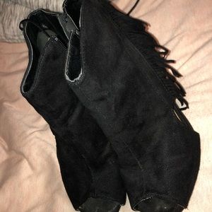Peep toe Fringe booties